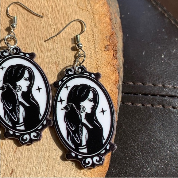 Dark Theme Grunge Sparrow On Shoulder Halloween Spooky Season Witch Earrings - Picture 2 of 4
